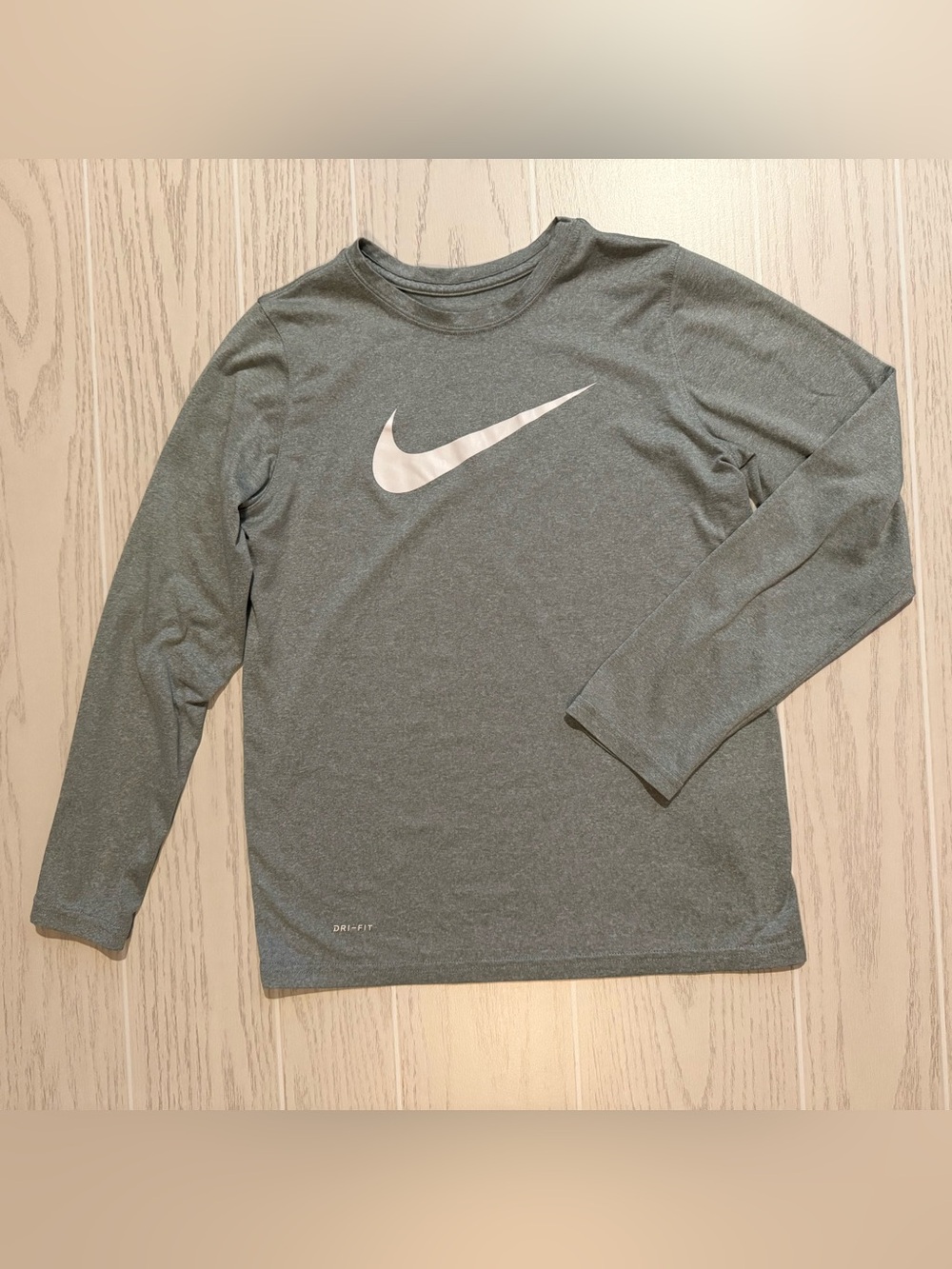 Nike Boys Size Large Gray Dri-FIT Long Sleeve Swoosh Athletic Performance Shirt